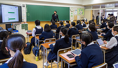 ICT公開授業に320人の教育関係者が来場|福岡雙葉中学・高等学校