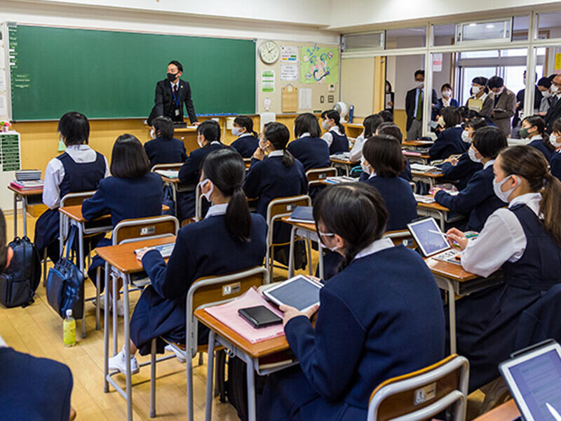 ICT公開授業に320人の教育関係者が来場｜福岡雙葉中学・高等学校
