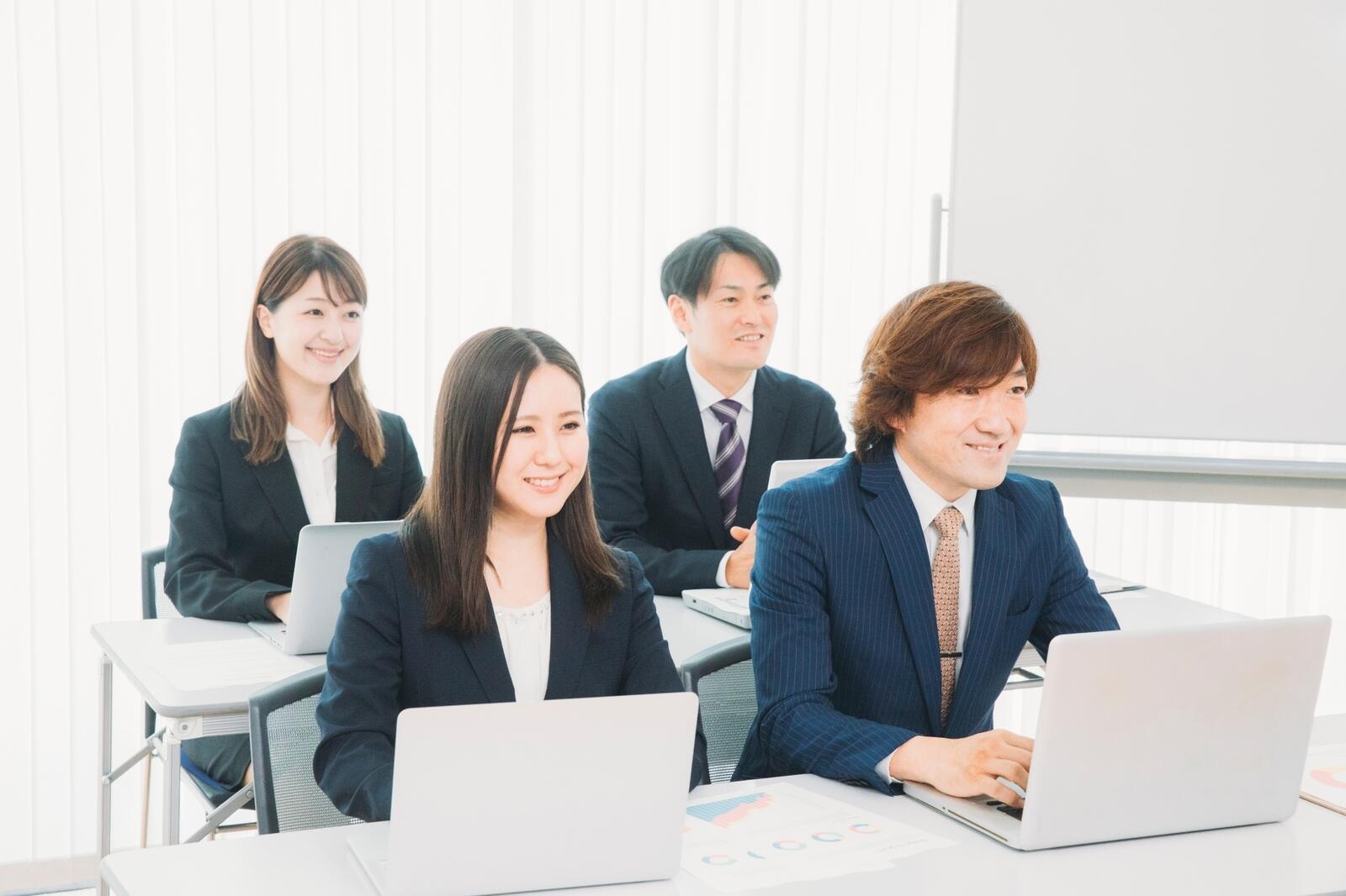 社員教育の正しい進め方|目的や種類、実施するメリットなども解説