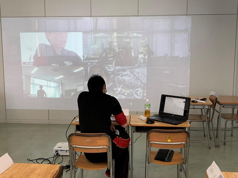 コロナ禍での「Zoom」と「MetaMoJi ClassRoom」を使ったオンライン授業の様子