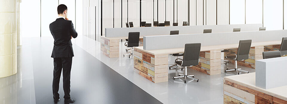 人手不足の原因について考察し、その主な要因および企業が人手不足を効果的に防ぐための方策について詳述いたします。