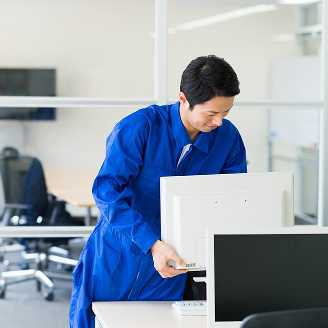 工場で