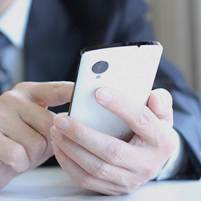 名刺管理スマートフォン、スキャナーから名刺を簡単に取り込み、すぐに名刺情報をグループ内で閲覧、共有が可能!
